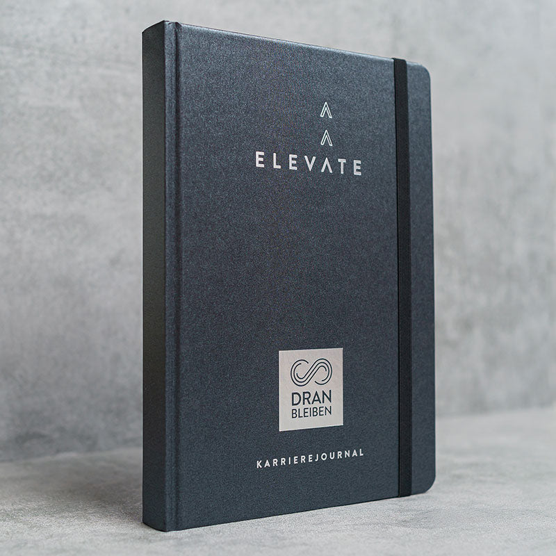 Abbildung des DRANBLEIBEN Elevate Karrierejournals